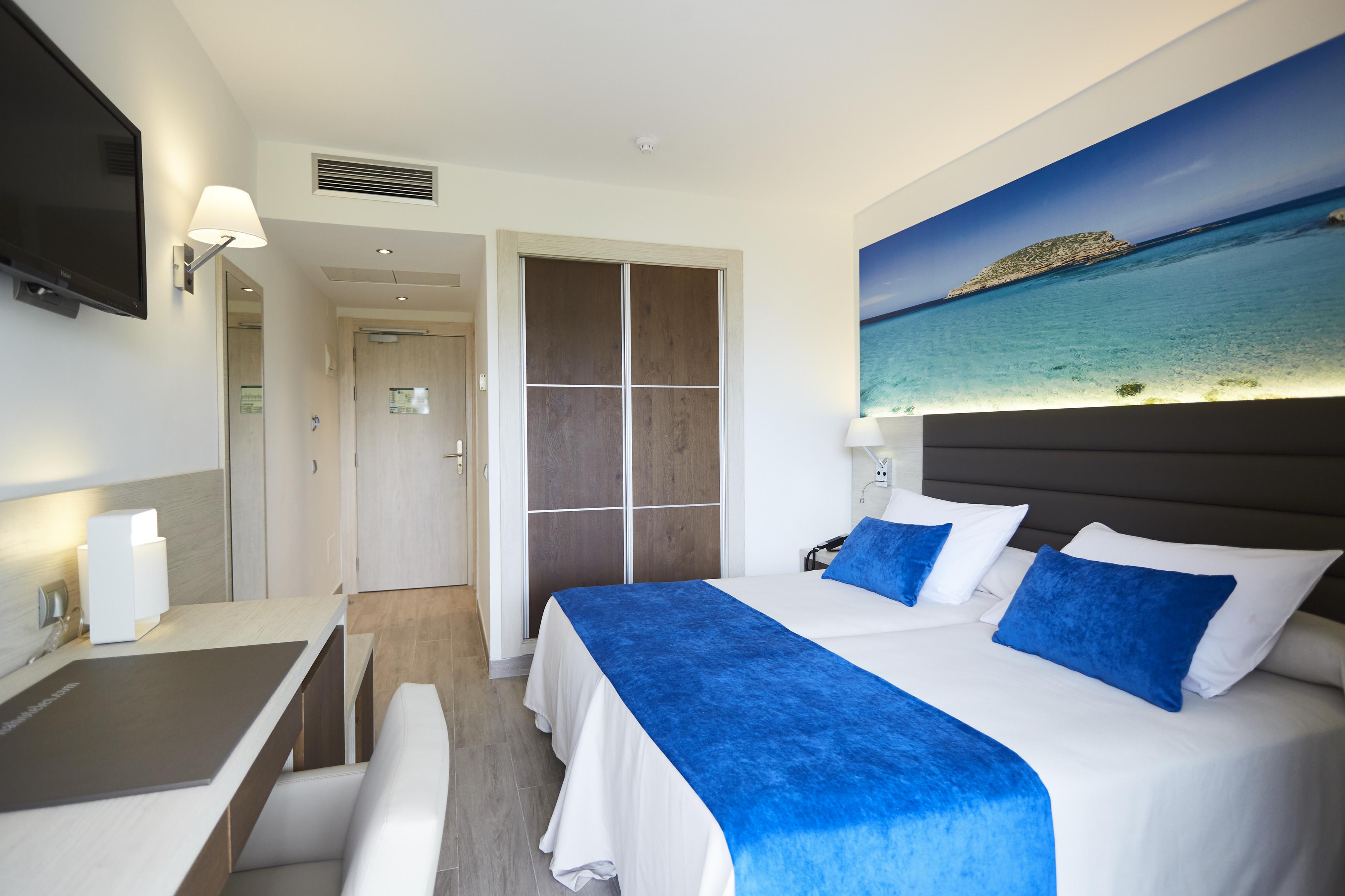 Invisa Hotel Club Cala Blanca Playa DPlaya Des Figueral Eksteriør billede