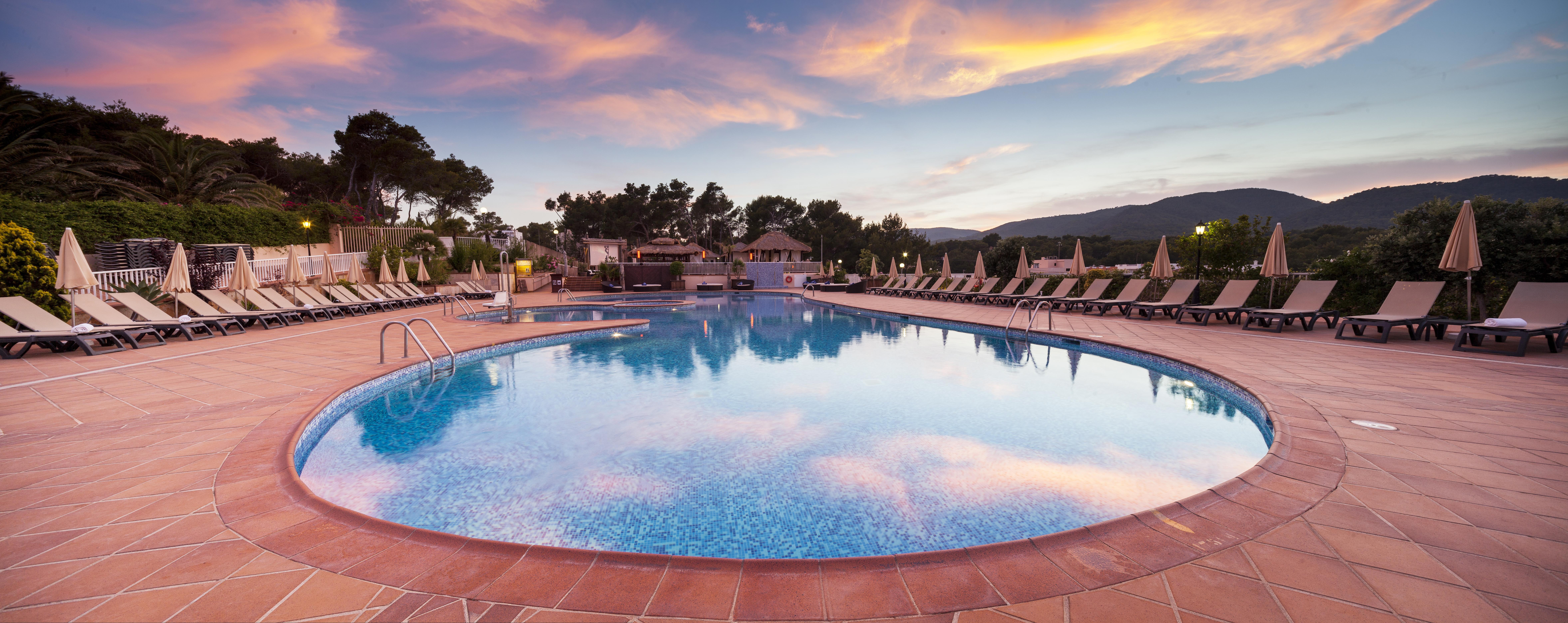 Invisa Hotel Club Cala Blanca Playa DPlaya Des Figueral Eksteriør billede