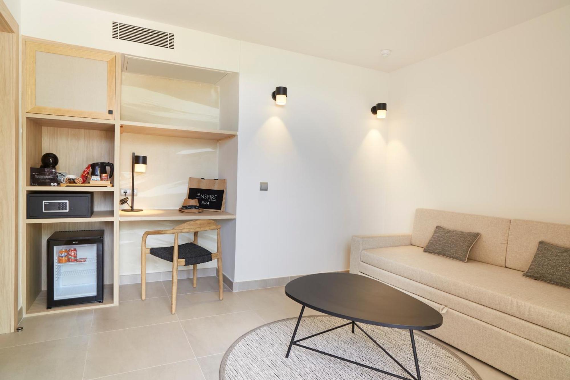 Invisa Hotel Club Cala Blanca Playa DPlaya Des Figueral Eksteriør billede