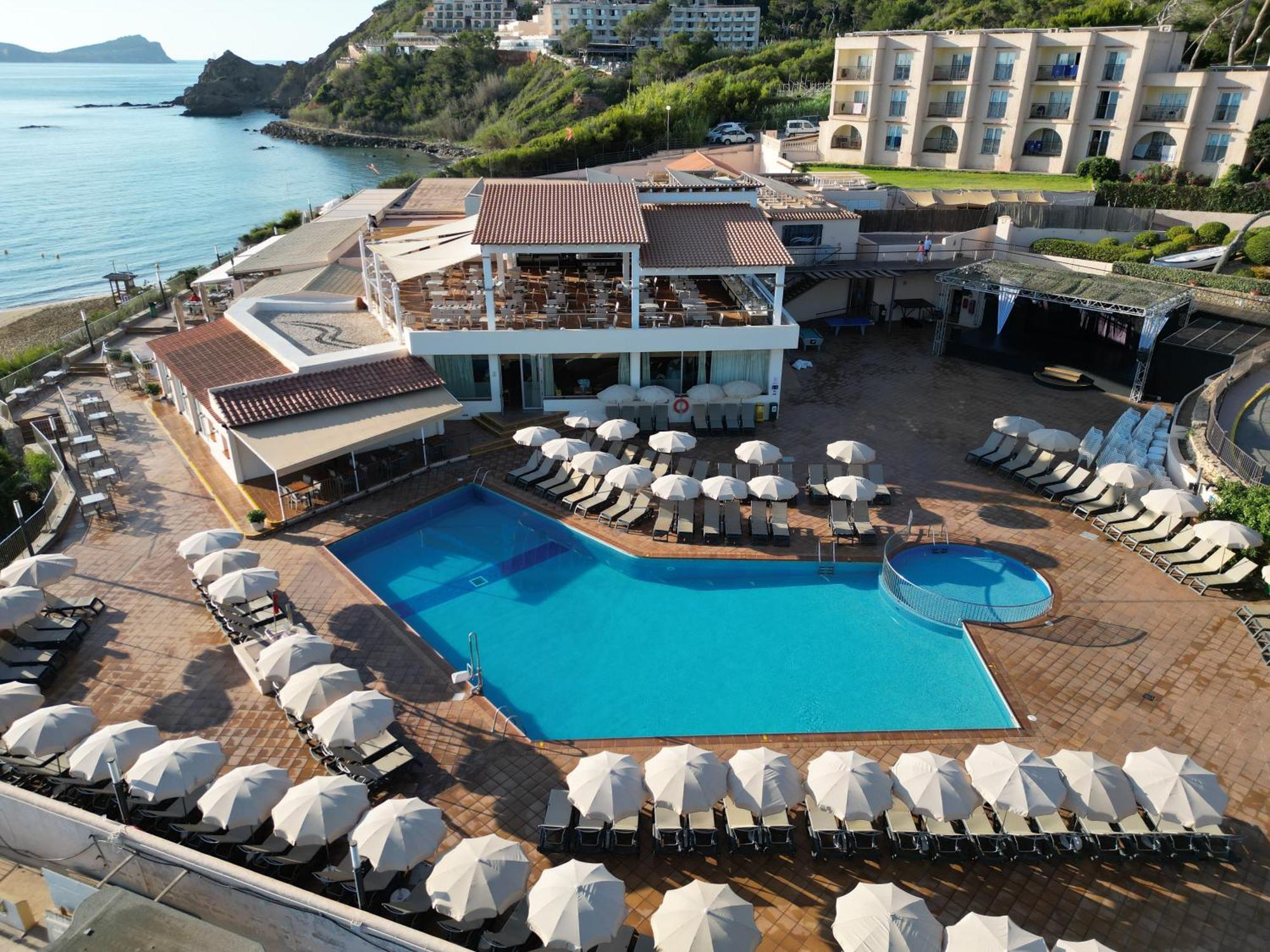 Invisa Hotel Club Cala Blanca Playa DPlaya Des Figueral Eksteriør billede