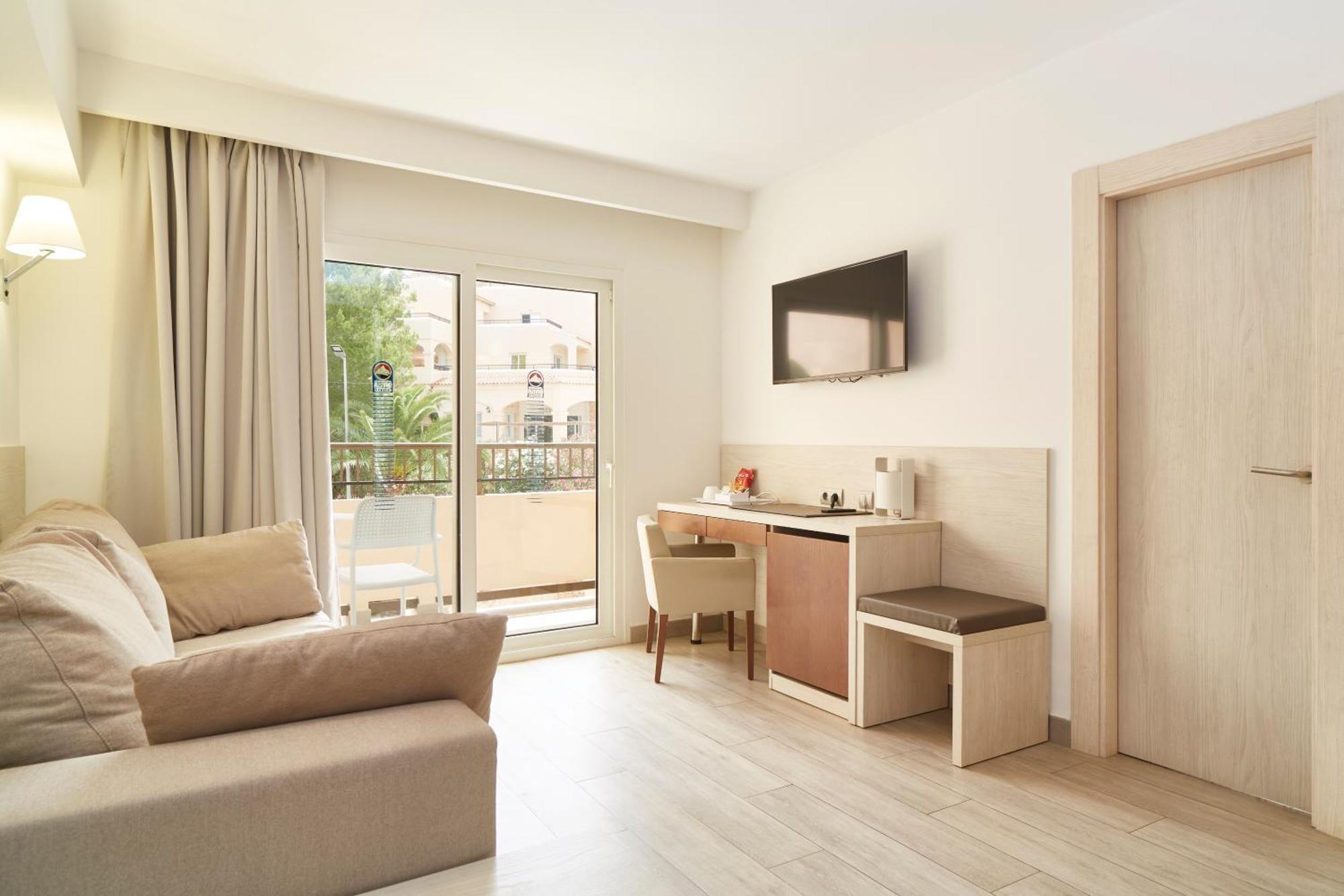 Invisa Hotel Club Cala Blanca Playa DPlaya Des Figueral Eksteriør billede