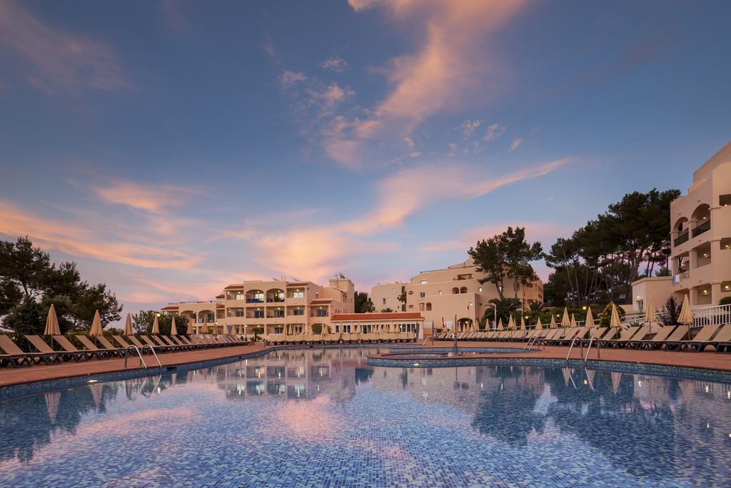 Invisa Hotel Club Cala Blanca Playa DPlaya Des Figueral Eksteriør billede