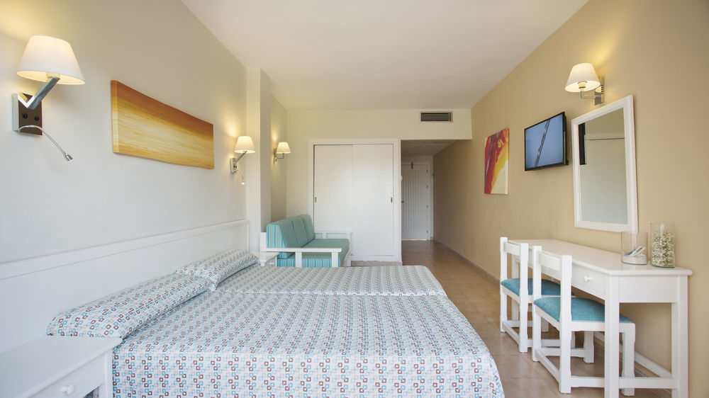 Invisa Hotel Club Cala Blanca Playa DPlaya Des Figueral Eksteriør billede